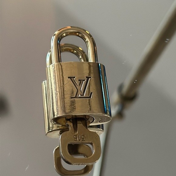 Authentic Louis Vuitton, Made in France Brass Lock & Key #316 with Monogram - Picture 9 of 10